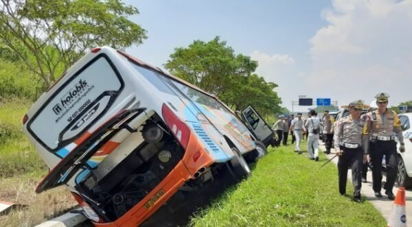 Bus Rosalia Laka Tunggal di KM 370A, Tujuh Orang Tewas